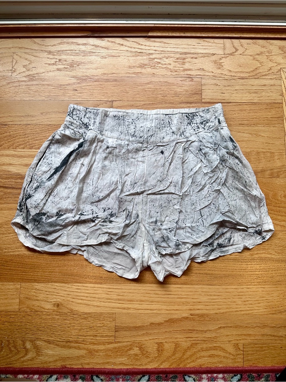 TINA JO Women’s Shorts, White/Black/Grey